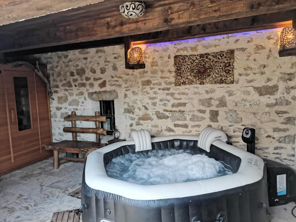 Bed and Breakfast La Chaumiere Magique Des Elfes Et Ses Enigmes Servas  Exterior foto